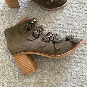 NEW‎ Jeffrey Campbell BESS Stud Buckle Olive Suede Peep Toe Heel Booties 7.5